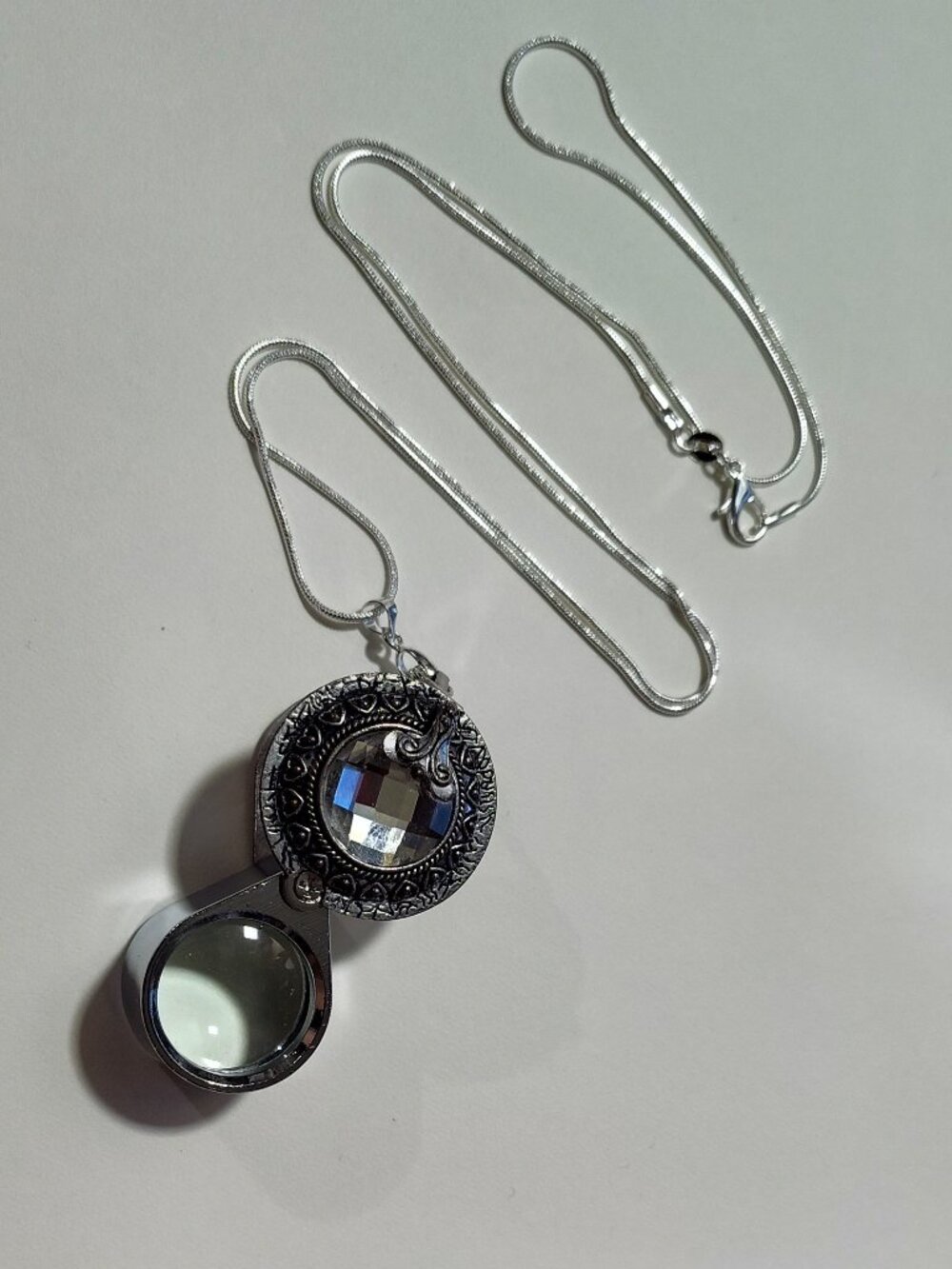 Magnifying Glass White Rhinestone Art Nouveau Loupe Pendant Necklace 20 x